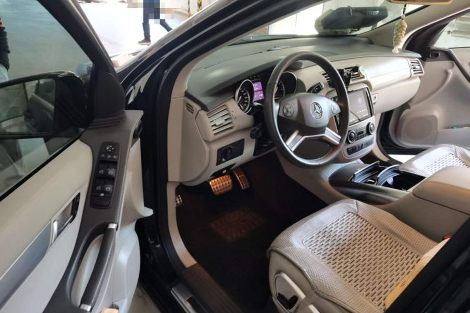 Used Mercedes-Benz R-Class 2015 R 320 4MATIC Luxury Model Driver Seat