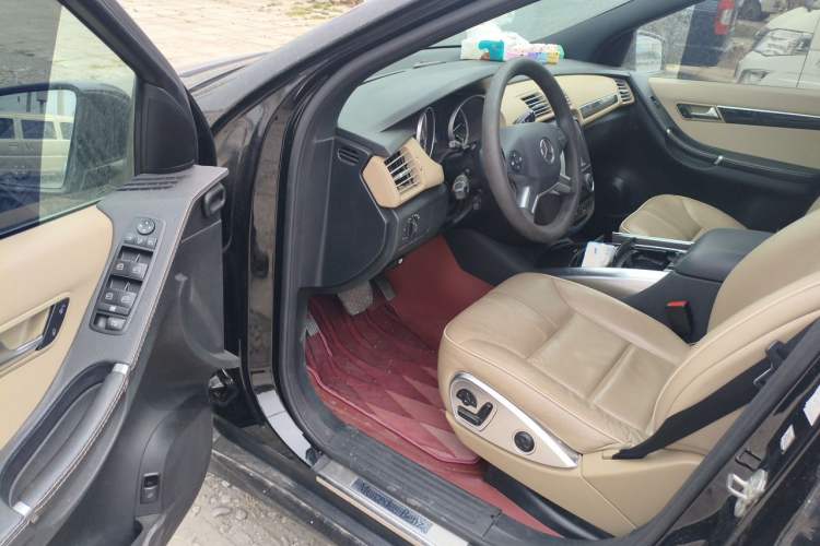 Used Mercedes-Benz R-Class 2015 R 400 4MATIC Luxury Model Driver Seat