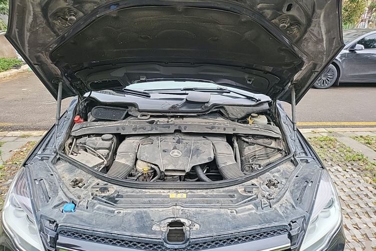 Used Mercedes-Benz R-Class 2015 R 400 4MATIC Business Model Engine Bay