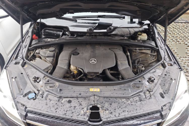 Used Mercedes-Benz R-Class 2015 R 400 4MATIC Business Model Engine Bay
