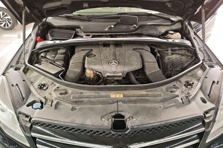 Used Mercedes-Benz R-Class 2015 R 320 4MATIC Luxury Model Engine Bay