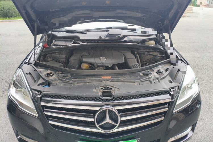 Used Mercedes-Benz R-Class 2015 R 320 4MATIC Luxury Model Engine Bay