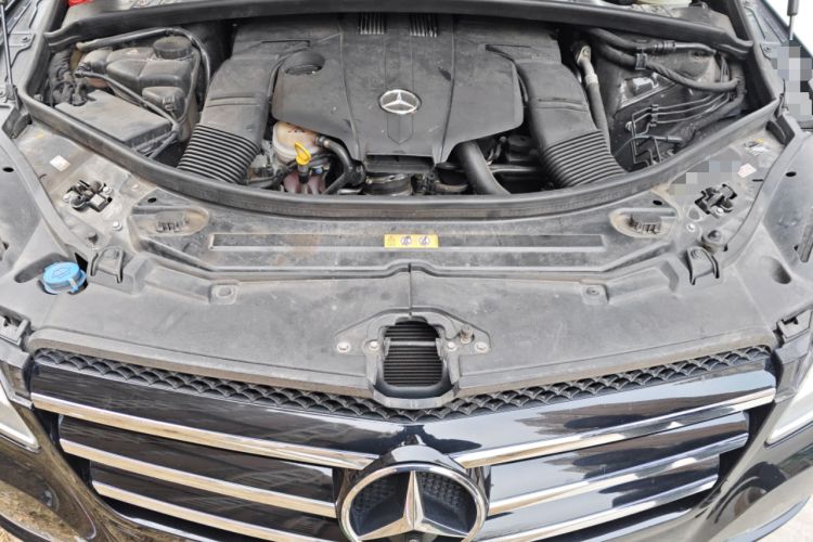 Used Mercedes-Benz R-Class 2015 R 400 4MATIC Luxury Model Engine Bay