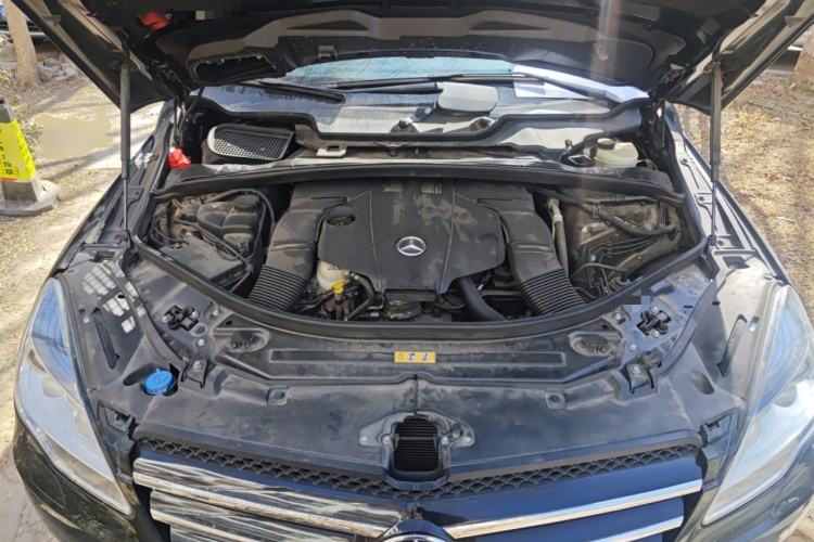 Used Mercedes-Benz R-Class 2015 R 320 4MATIC Luxury Model Engine Bay