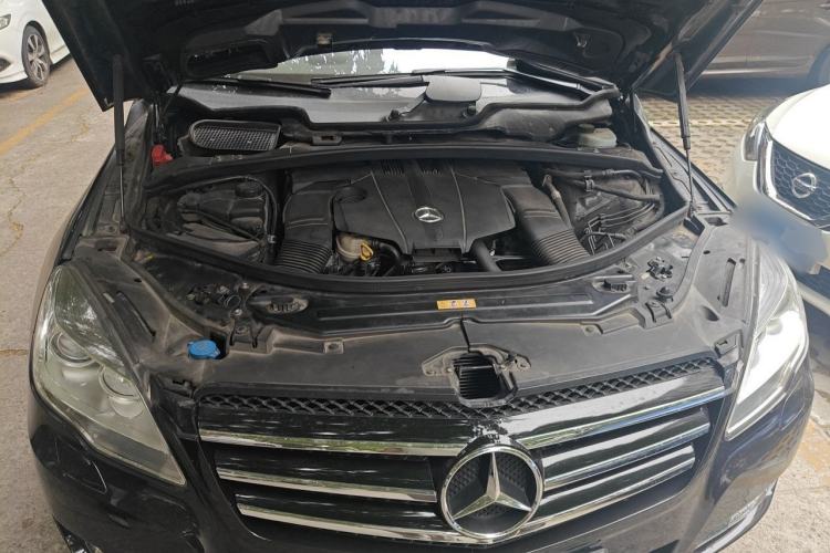 Used Mercedes-Benz R-Class 2015 R 320 4MATIC Luxury Model Engine Bay