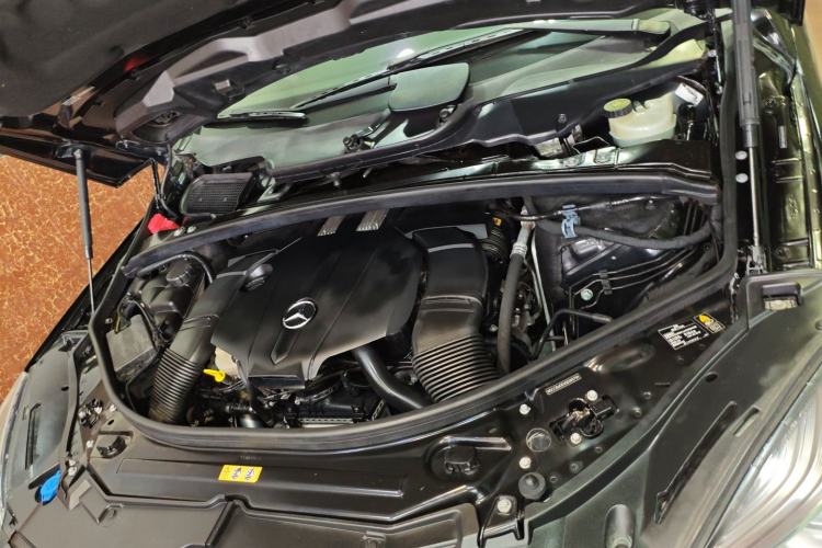 Used Mercedes-Benz R-Class 2015 R 320 4MATIC Luxury Model Engine Bay