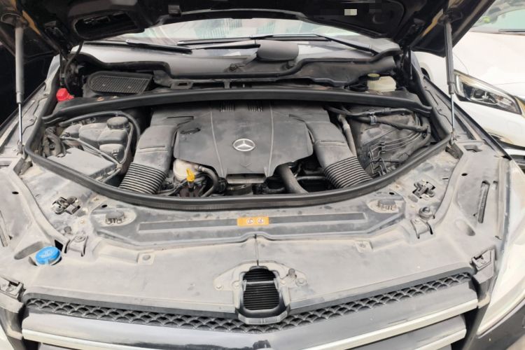 Used Mercedes-Benz R-Class 2015 R 400 4MATIC Business Model Engine Bay