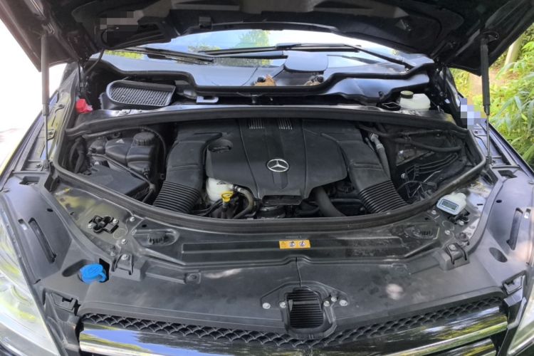 Used Mercedes-Benz R-Class 2015 R 320 4MATIC Luxury Model Engine Bay