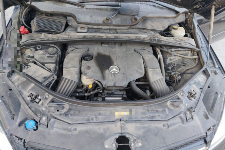 Used Mercedes-Benz R-Class 2015 R 400 4MATIC Business Model Engine Bay