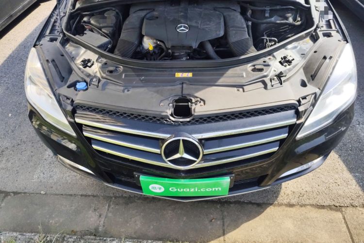 Used Mercedes-Benz R-Class 2015 R 400 4MATIC Luxury Model Engine Bay