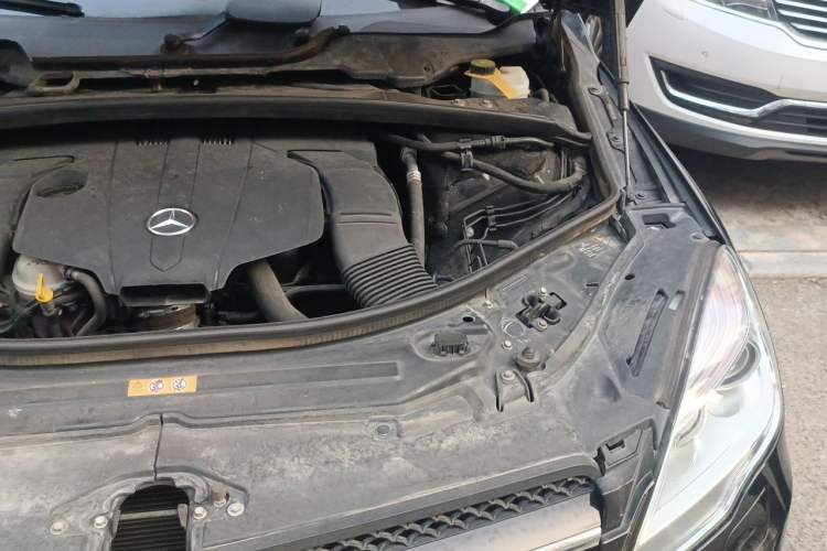 Used Mercedes-Benz R-Class 2015 R 320 4MATIC Luxury Model Engine Bay Left