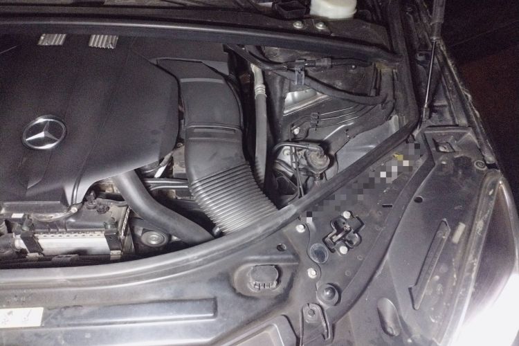 Used Mercedes-Benz R-Class 2015 R 400 4MATIC Luxury Model Engine Bay Left