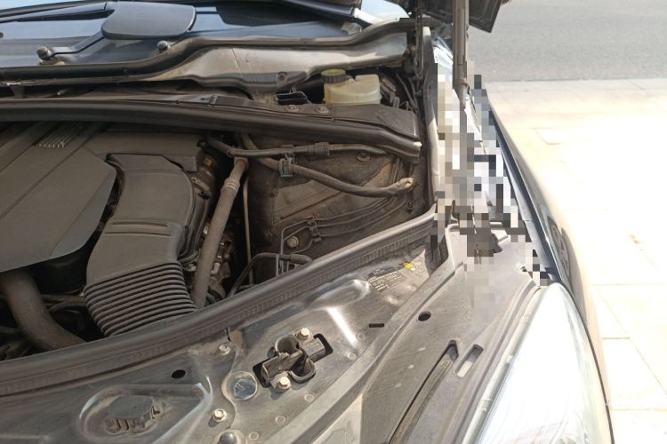 Used Mercedes-Benz R-Class 2015 R 320 4MATIC Luxury Model Engine Bay Left