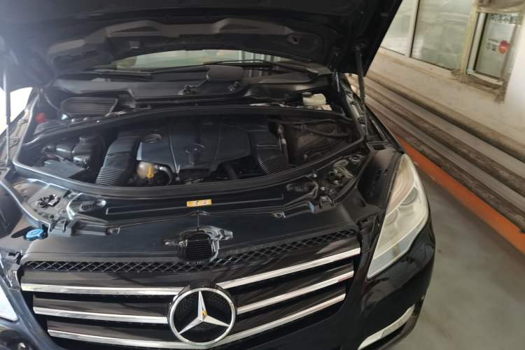 Used Mercedes-Benz R-Class 2015 R 320 4MATIC Luxury Model Engine Bay Left