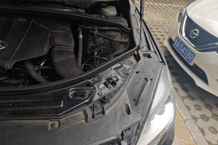 Used Mercedes-Benz R-Class 2015 R 320 4MATIC Luxury Model Engine Bay Left