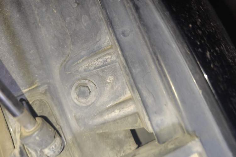 Used Mercedes-Benz R-Class 2015 R 400 4MATIC Business Model Engine Bay Left