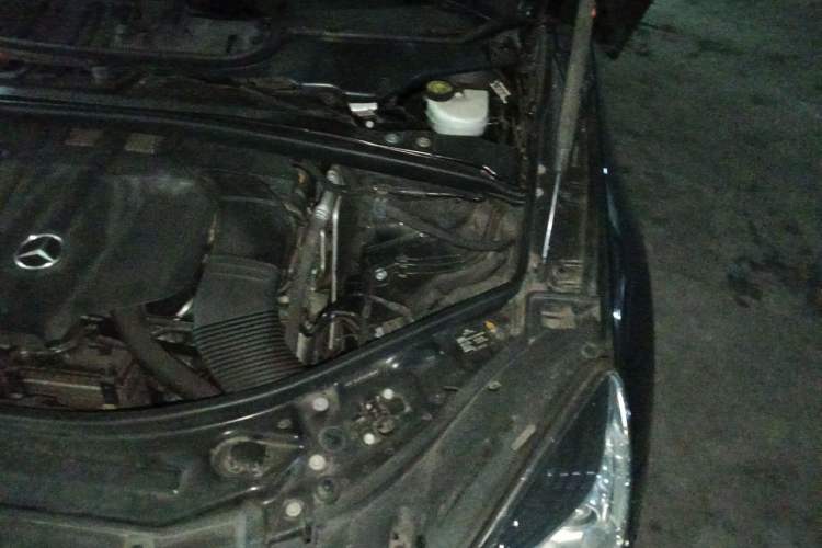 Used Mercedes-Benz R-Class 2015 R 320 4MATIC Luxury Model Engine Bay Left
