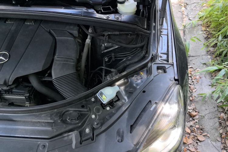 Used Mercedes-Benz R-Class 2015 R 320 4MATIC Luxury Model Engine Bay Left