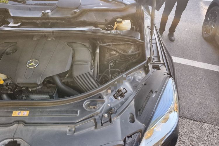 Used Mercedes-Benz R-Class 2015 R 320 4MATIC Luxury Model Engine Bay Left