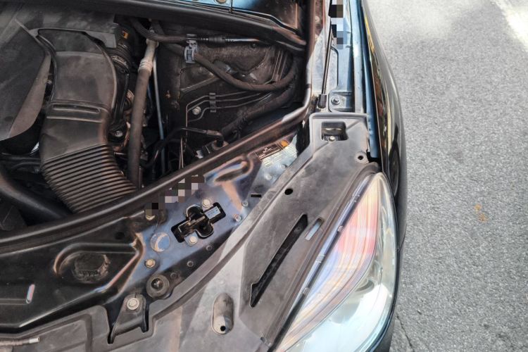 Used Mercedes-Benz R-Class 2015 R 320 4MATIC Luxury Model Engine Bay Left