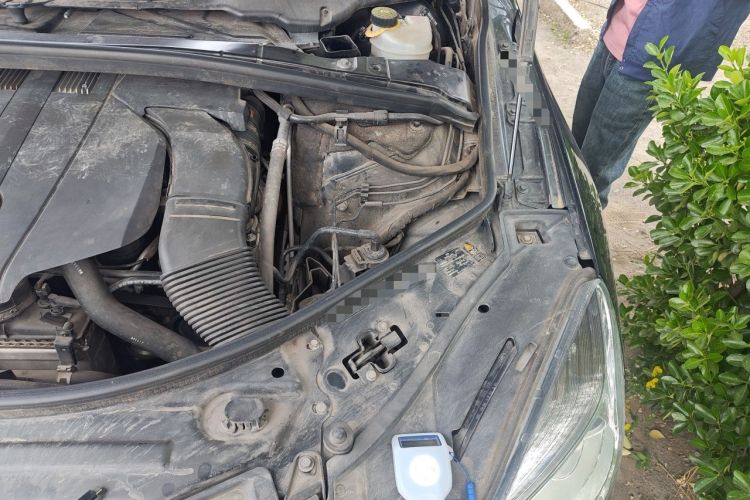 Used Mercedes-Benz R-Class 2015 R 320 4MATIC Luxury Model Engine Bay Left