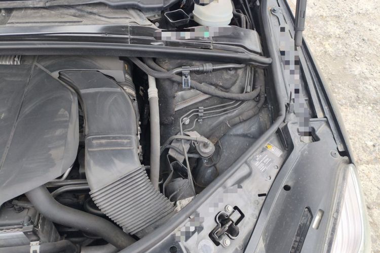 Used Mercedes-Benz R-Class 2015 R 400 4MATIC Luxury Model Engine Bay Left