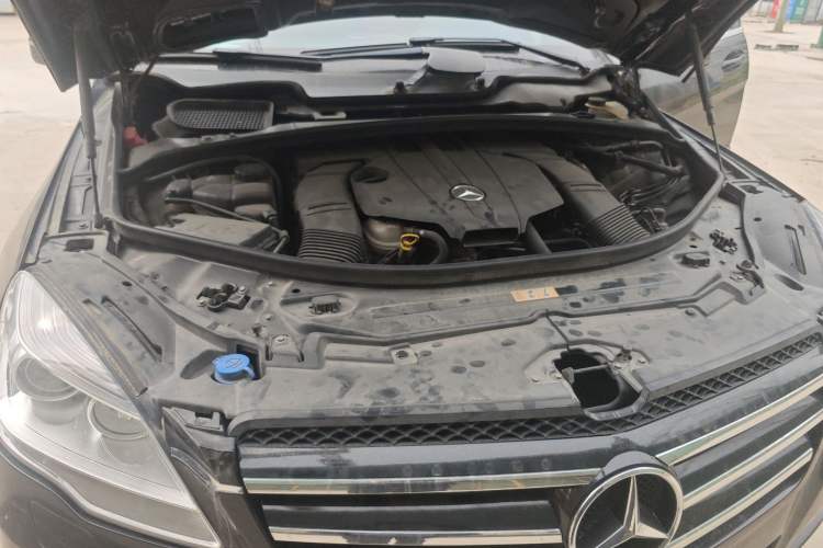 Used Mercedes-Benz R-Class 2015 R 320 4MATIC Luxury Model Engine Bay Left
