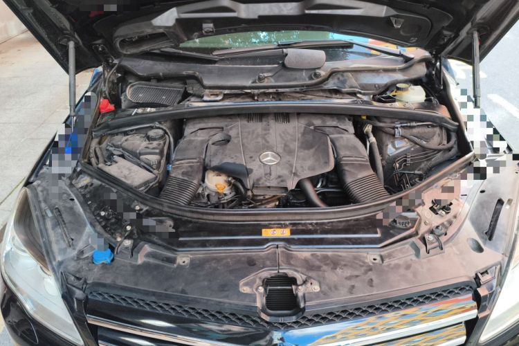 Used Mercedes-Benz R-Class 2015 R 320 4MATIC Luxury Model Engine Bay