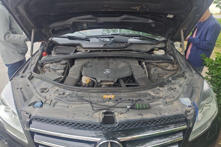 Used Mercedes-Benz R-Class 2015 R 320 4MATIC Luxury Model Engine Bay