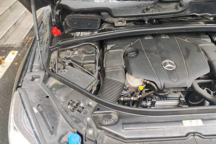 Used Mercedes-Benz R-Class 2015 R 320 4MATIC Luxury Model Engine Bay Right