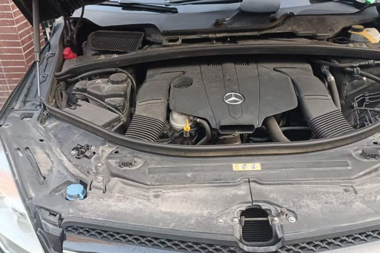 Used Mercedes-Benz R-Class 2015 R 320 4MATIC Luxury Model Engine Bay Right