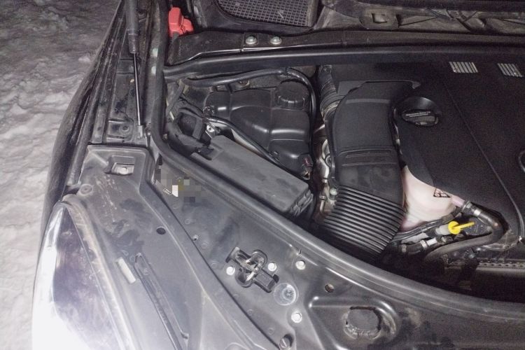 Used Mercedes-Benz R-Class 2015 R 400 4MATIC Luxury Model Engine Bay Right