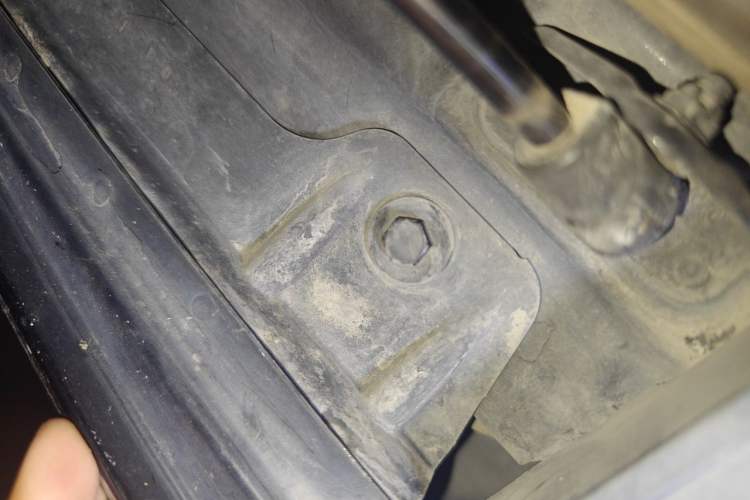Used Mercedes-Benz R-Class 2015 R 400 4MATIC Business Model Engine Bay Right