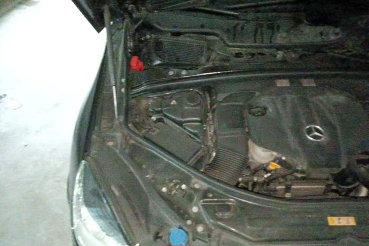 Used Mercedes-Benz R-Class 2015 R 320 4MATIC Luxury Model Engine Bay Right