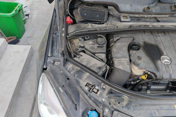 Used Mercedes-Benz R-Class 2015 R 400 4MATIC Business Model Engine Bay Right