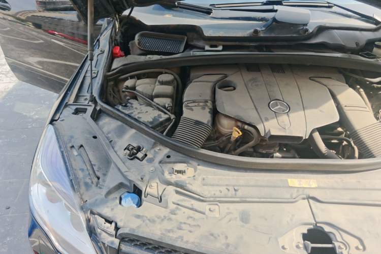 Used Mercedes-Benz R-Class 2015 R 320 4MATIC Luxury Model Engine Bay Right