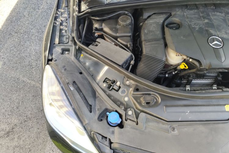 Used Mercedes-Benz R-Class 2015 R 400 4MATIC Luxury Model Engine Bay Right