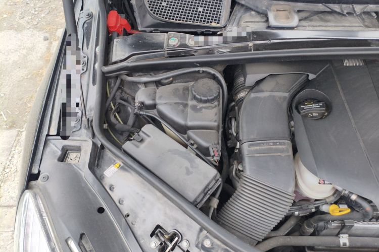 Used Mercedes-Benz R-Class 2015 R 400 4MATIC Luxury Model Engine Bay Right
