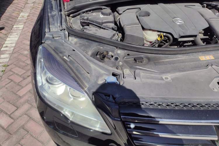 Used Mercedes-Benz R-Class 2015 R 320 4MATIC Luxury Model Engine Bay Right