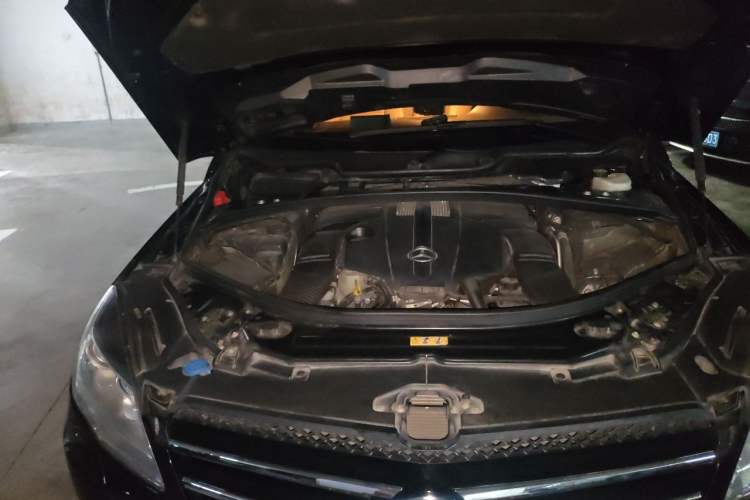 Used Mercedes-Benz R-Class 2015 R 320 4MATIC Luxury Model Engine Bay Right