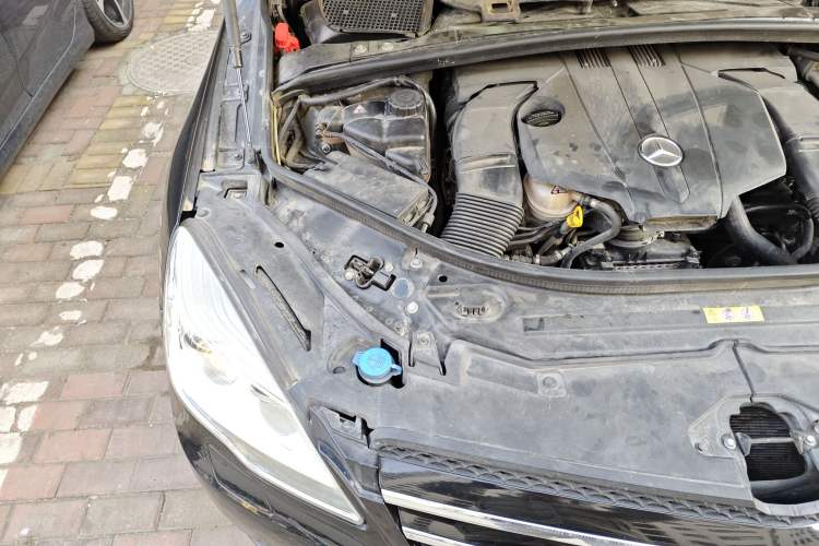 Used Mercedes-Benz R-Class 2015 R 320 4MATIC Luxury Model Engine Bay Right
