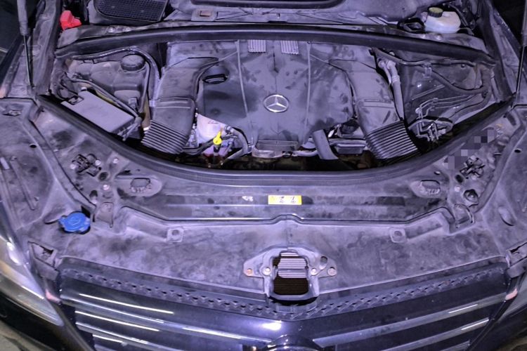 Used Mercedes-Benz R-Class 2015 R 320 4MATIC Luxury Model Engine Bay