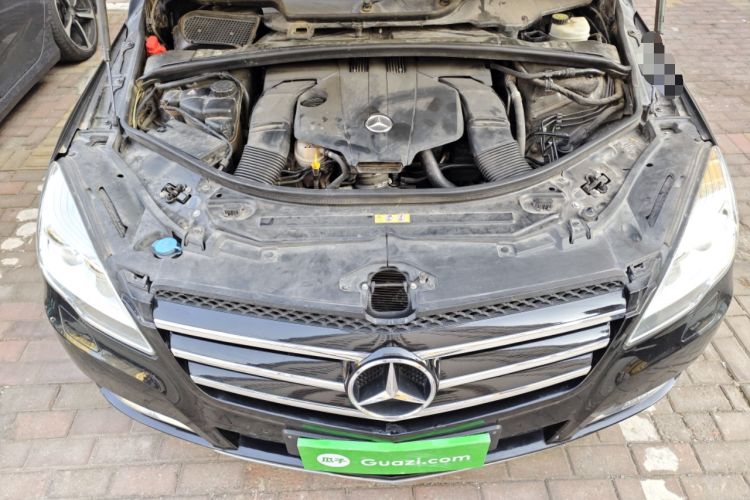 Used Mercedes-Benz R-Class 2015 R 320 4MATIC Luxury Model Engine Bay
