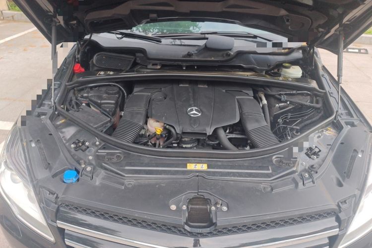 Used Mercedes-Benz R-Class 2015 R 400 4MATIC Business Model Engine Bay
