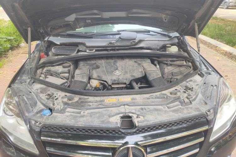 Used Mercedes-Benz R-Class 2015 R 320 4MATIC Luxury Model Engine Bay