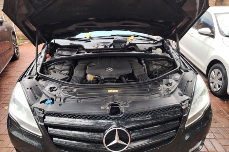 Used Mercedes-Benz R-Class 2015 R 320 4MATIC Luxury Model Engine Bay