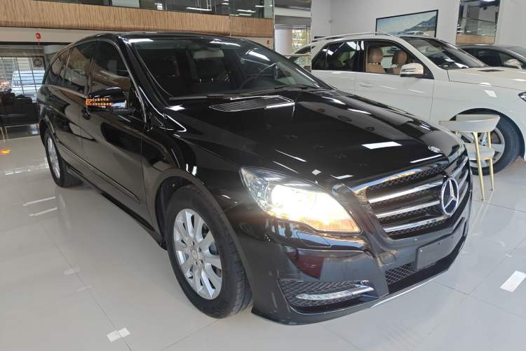 Used Mercedes-Benz R-Class 2015 R 320 4MATIC Luxury Model Exterior 1