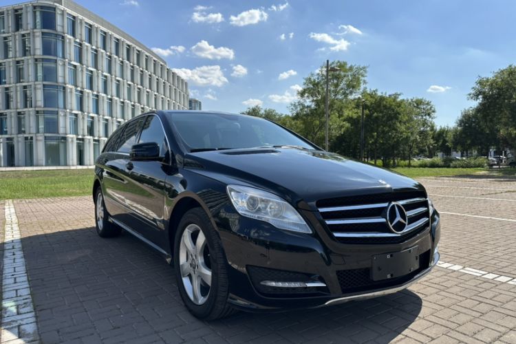 Used Mercedes-Benz R-Class 2015 R 320 4MATIC Luxury Model Exterior 2