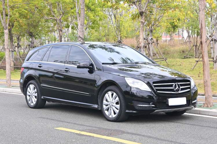Used Mercedes-Benz R-Class 2015 R 400 4MATIC Luxury Model Exterior 2