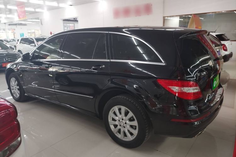 Used Mercedes-Benz R-Class 2015 R 320 4MATIC Luxury Model Exterior 3
